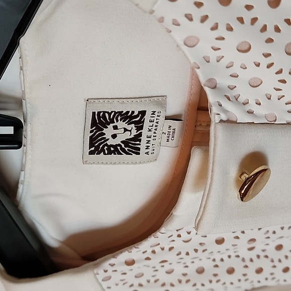 NWT Anne Klein Blazer Jacket size 2 cream color gold button closure - Picture 6 of 17